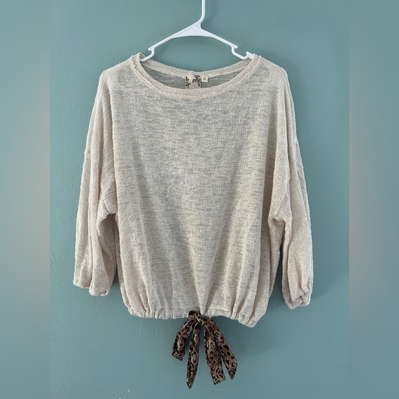 Blu Pepper Sweaters - Blu Pepper Oatmeal Cream Tan Lightweight 3/4 Sleeve Leopard Print Tie Sweater M